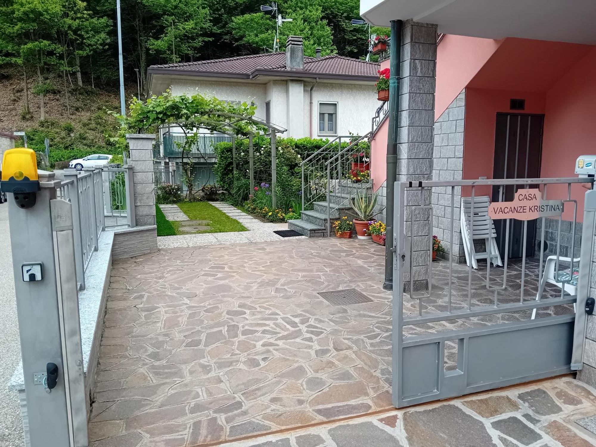 Casa Vacanze Kristina Brissago-Valtravaglia Exterior photo